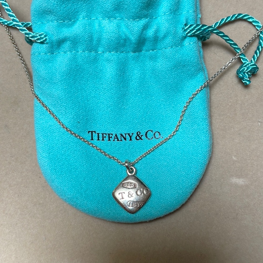 Tiffany &Co. Vintage square montage cushion pendant necklace
